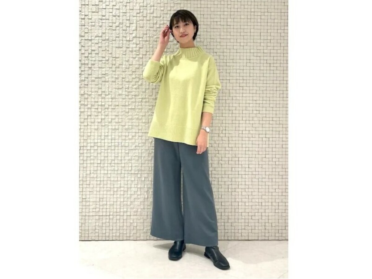 柔らかく暖かさも感じられる「ルミナスイエロー」はぜひトップスで　出典：WEAR