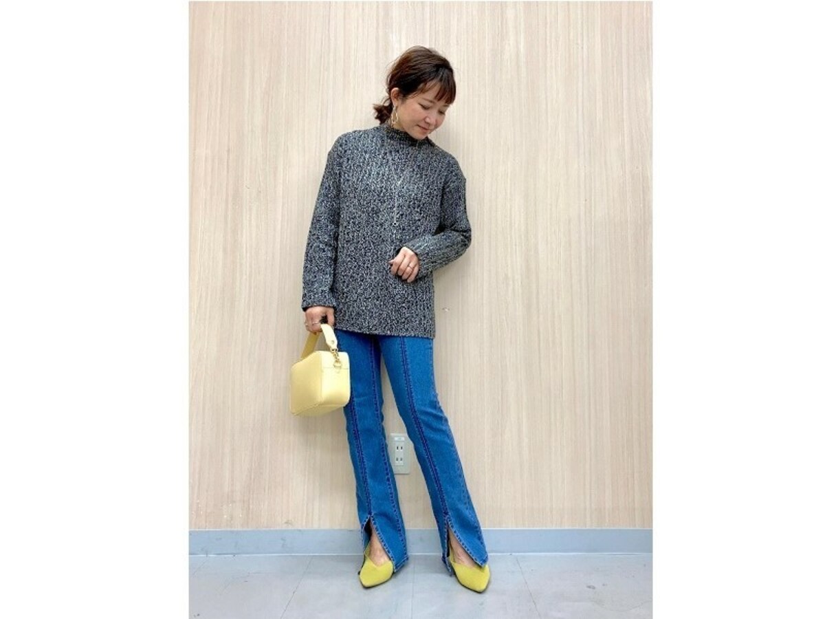 いろんな色が混ざったメランジニットが新鮮　出典：StyleHint