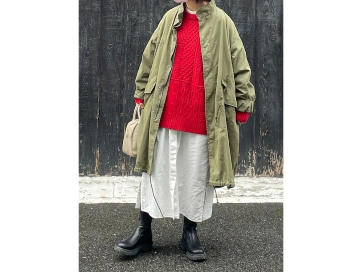 上からニットをかぶって着て、スカートとしてのコーディネートもおすすめ　出典：WEAR