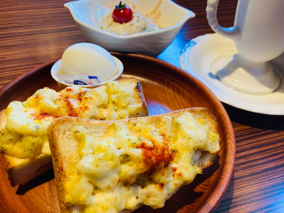 びっくりドンキーのモーニングはコーヒーおかわり自由！ポテサラトーストセットが美味