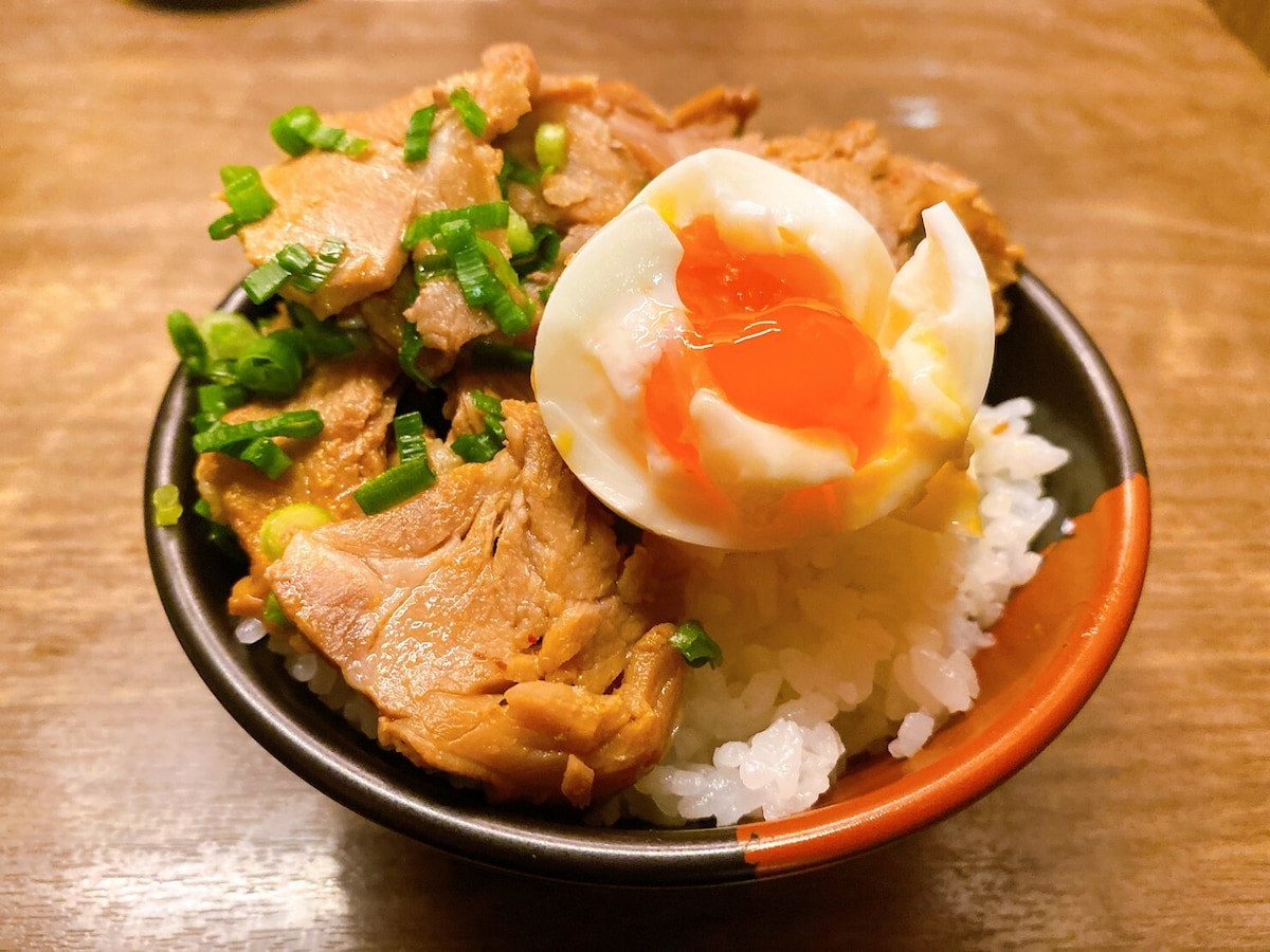 一蘭の裏メニューの中でも特に人気の高い「一蘭丼」