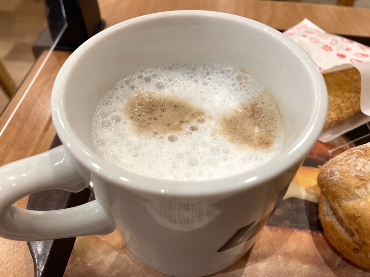 コーヒーはカフェラテでも大分苦め