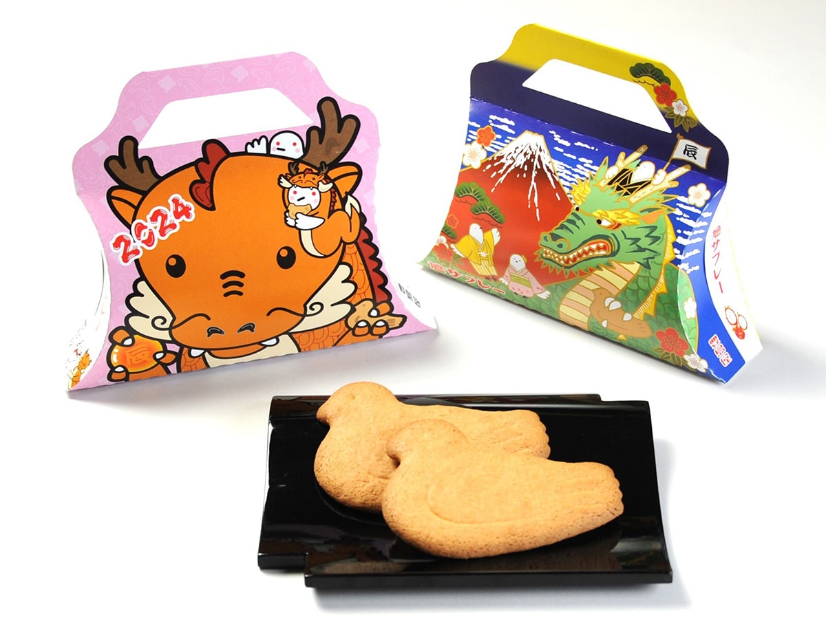 鎌倉豊島屋「鳩サブレー干支バージョン」(2種、各4枚入、税込616円)※数量限定、無くなり次第終了