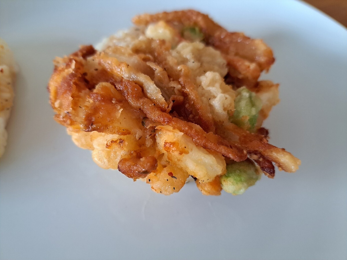 モスバーガーの「モスライスバーガー 海鮮かきあげ（塩だれ）」