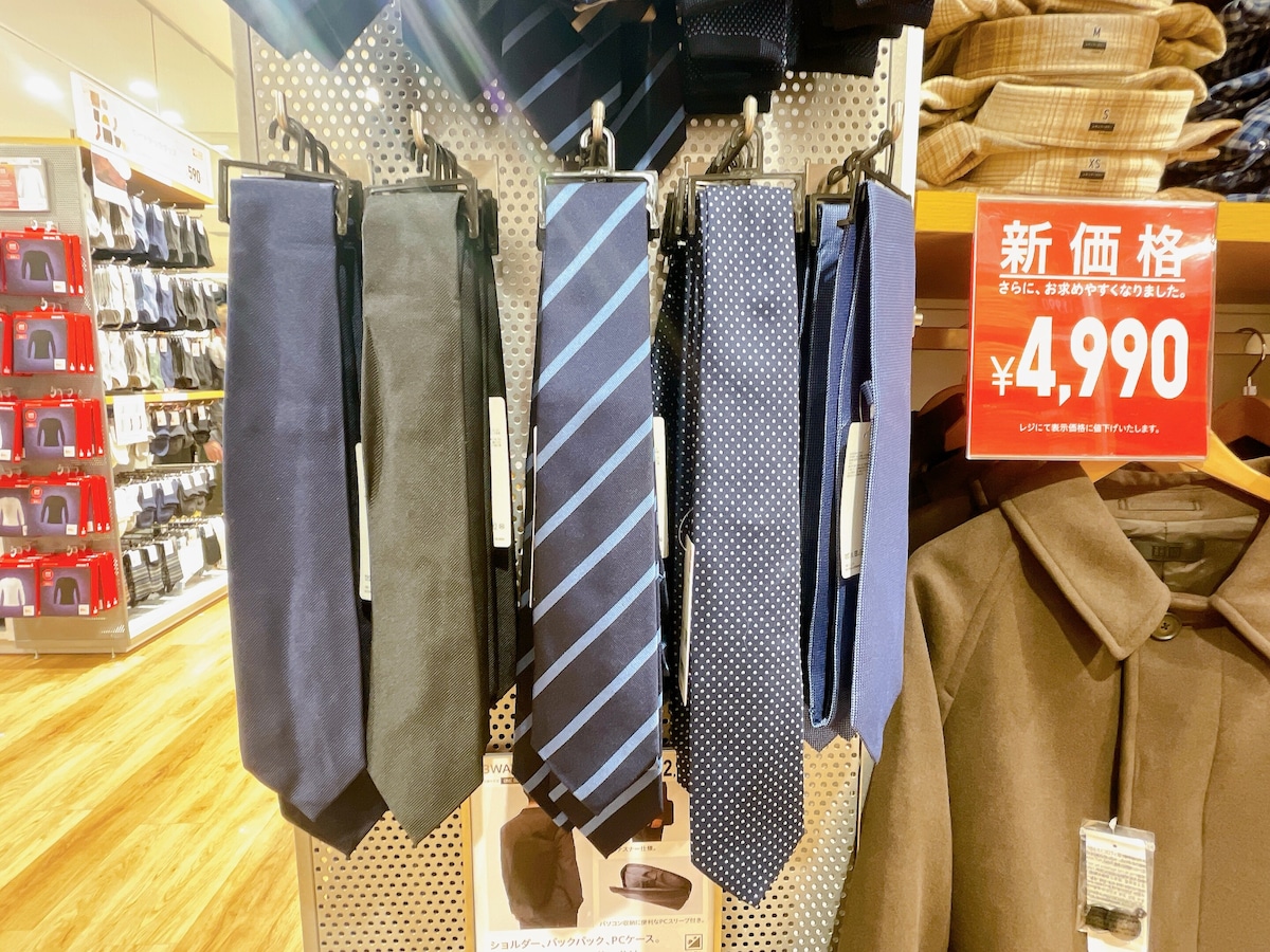 シルク100%で高見え間違いなしのユニクロネクタイ（税込1,990円）