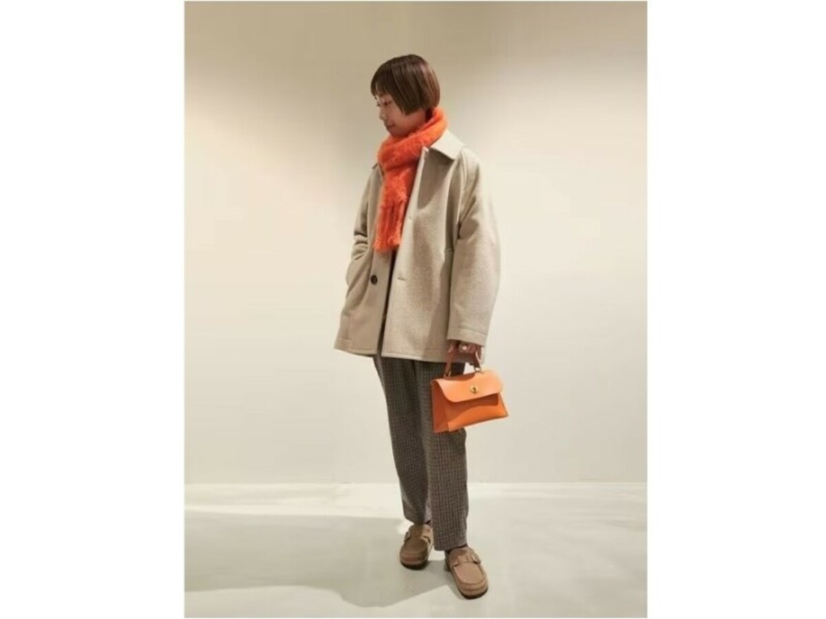 【OKコーデ】差し色を使ってメリハリを付けると効果的　出典：WEAR