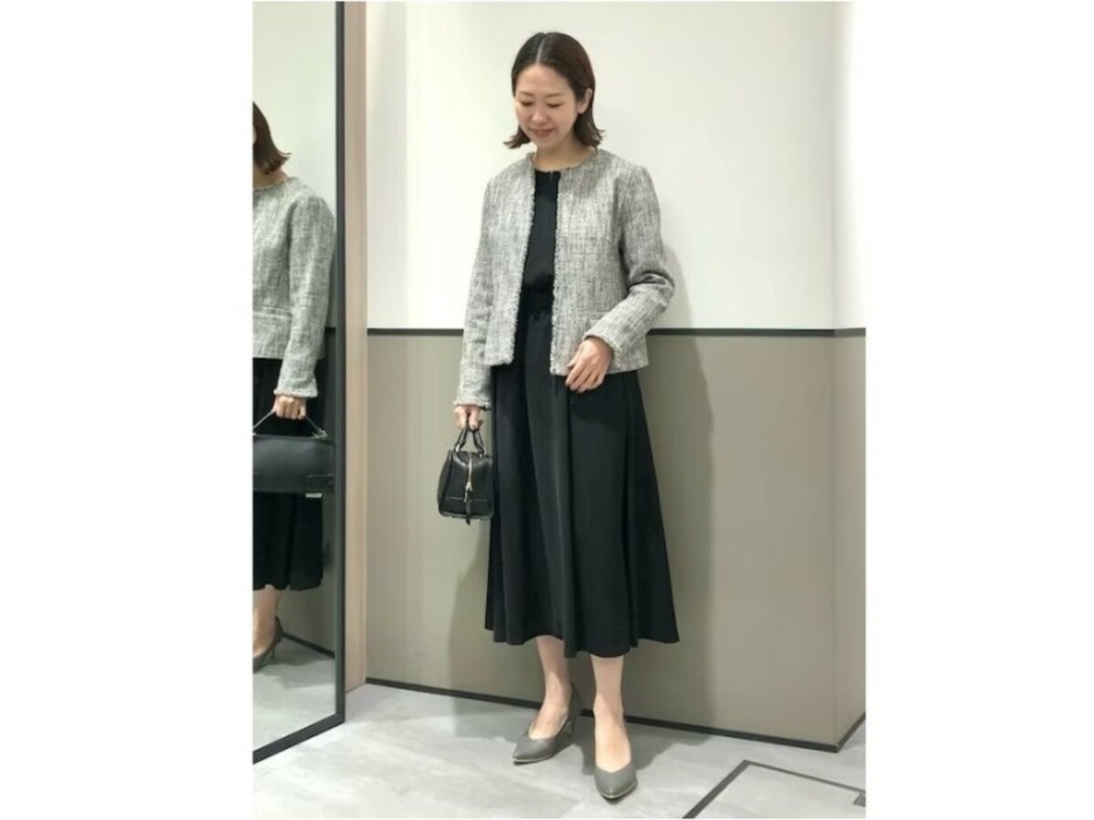 単品でも使える長袖ワンピースにジャケットを羽織って　出典：WEAR