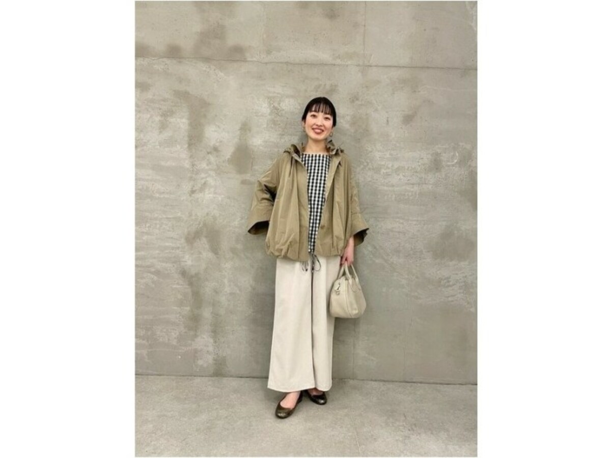 軽やかなバルーンブルゾンでベージュを軽やかに今年らしく　出典：WEAR