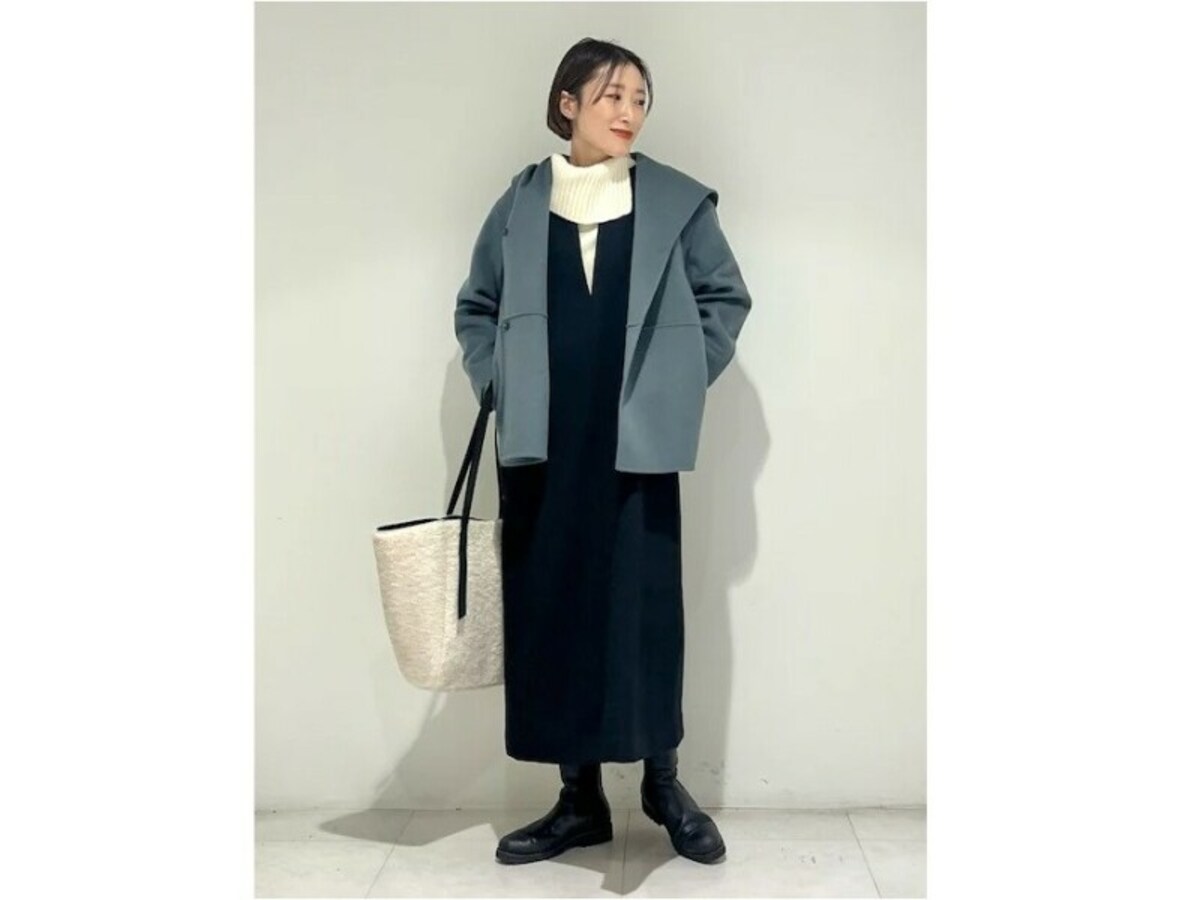 きれいめな着こなしまで自由に楽しめるジャンパースカートは万能　出典：WEAR