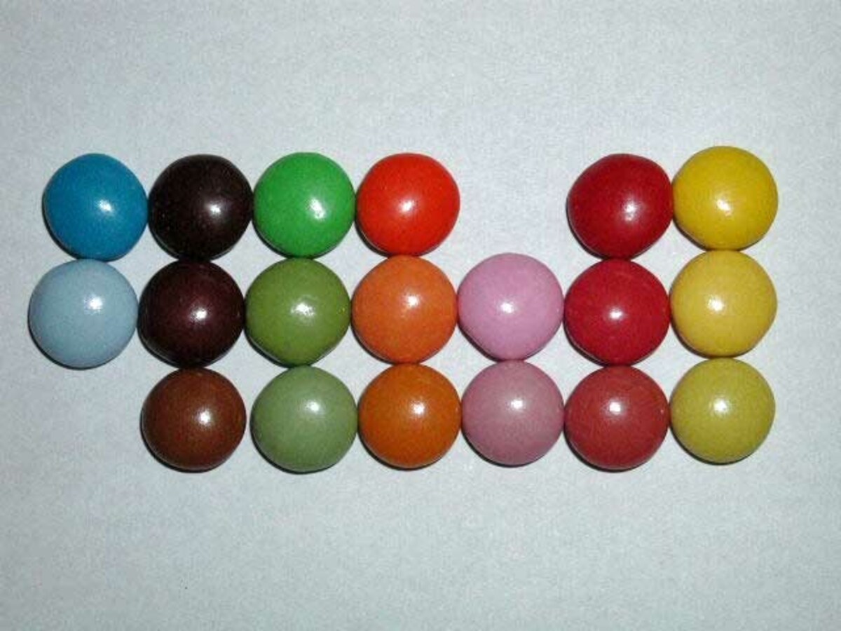 色とりどりの糖衣掛け粒チョコ