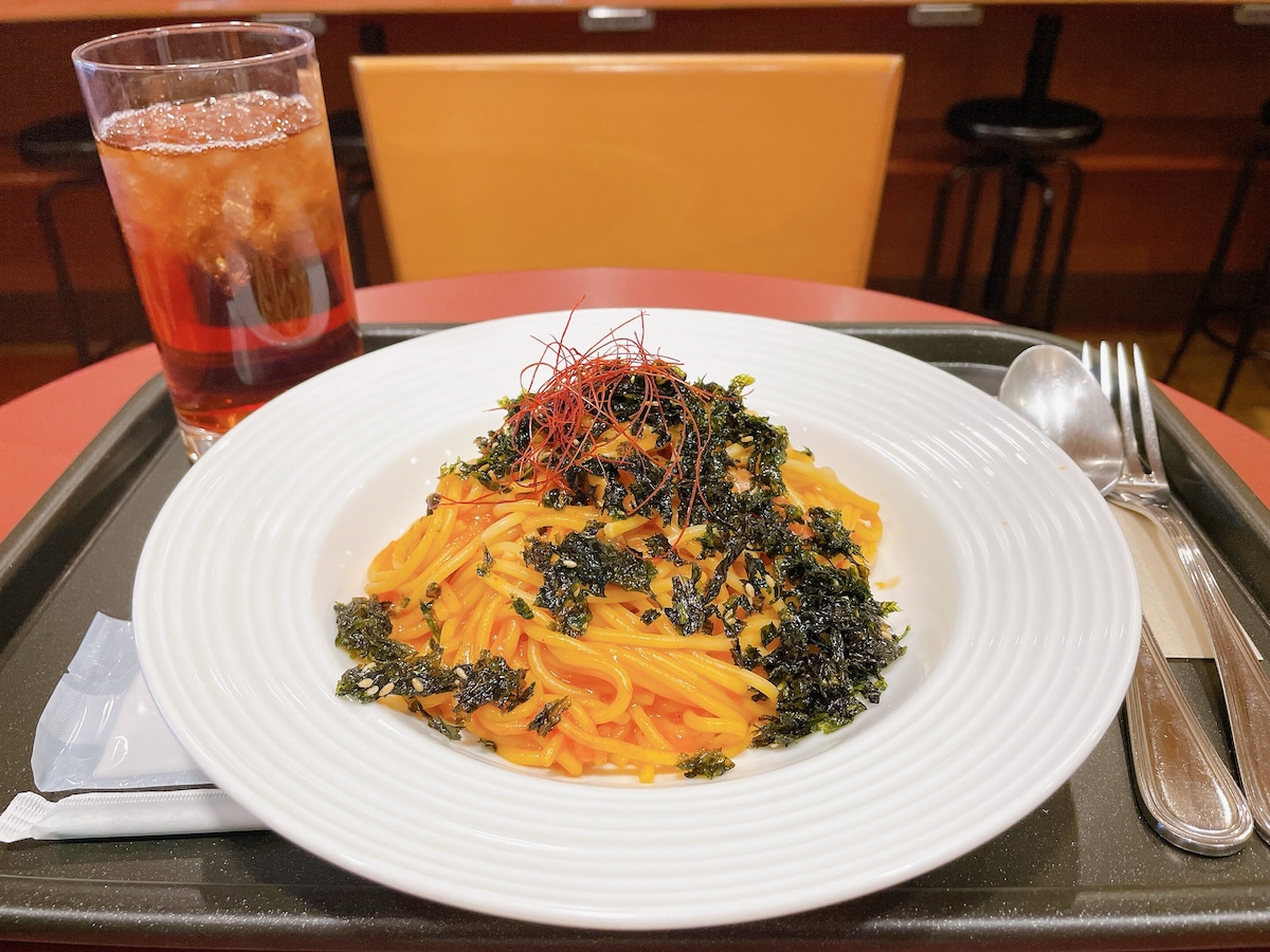 新発売の「ロゼパスタ」とアイスティーのセット