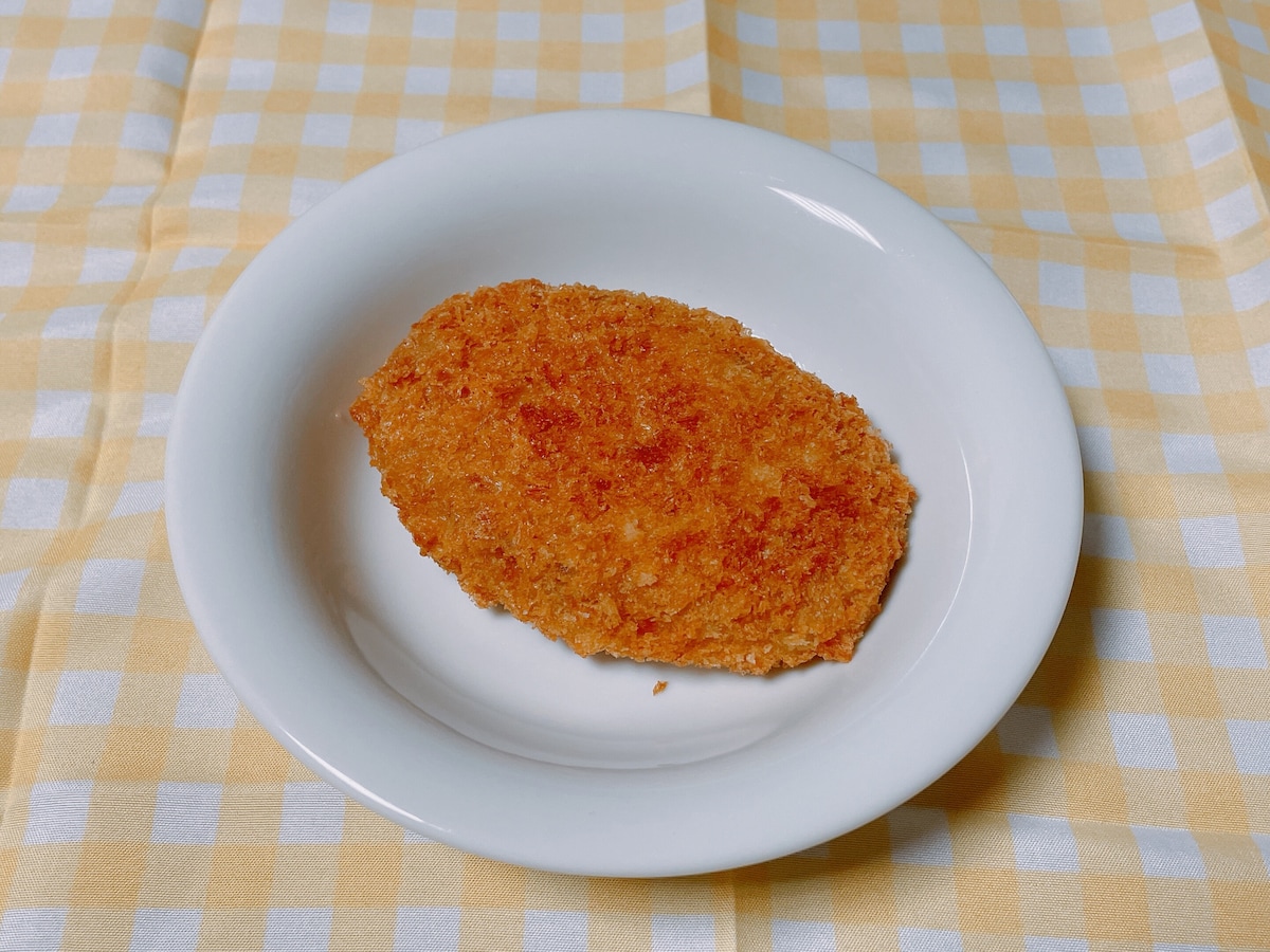 ファミリーマート「ファミコロ（サクッと衣の牛肉コロッケ）」（税込100円）