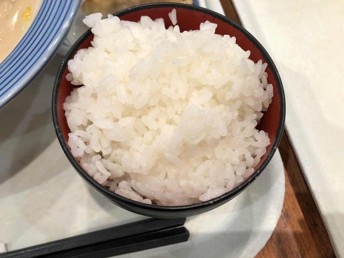 リンガーハットの「ぎょうざ3個とごはんのセット」のごはん。大盛り。