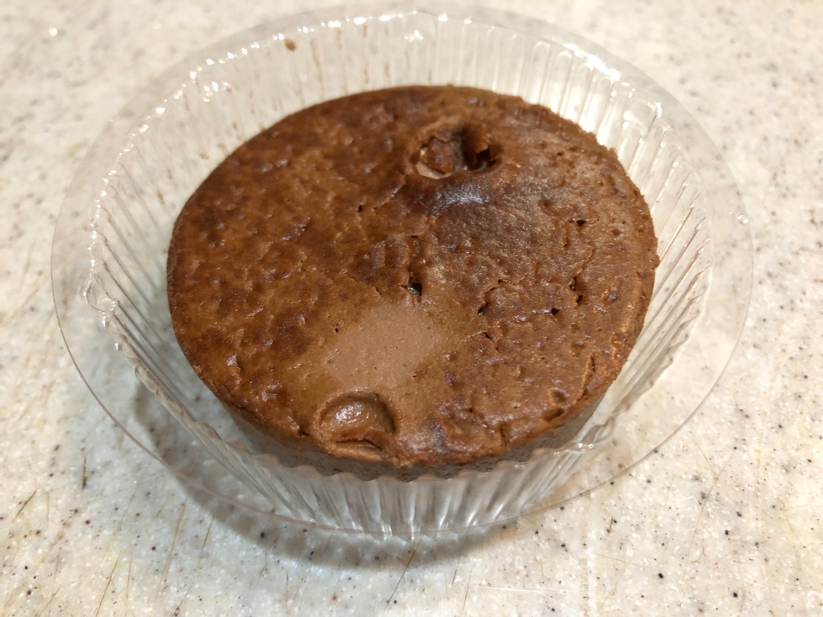 ローソンの「濃厚生チョコチーズケーキ」はチーズの味が濃いめ