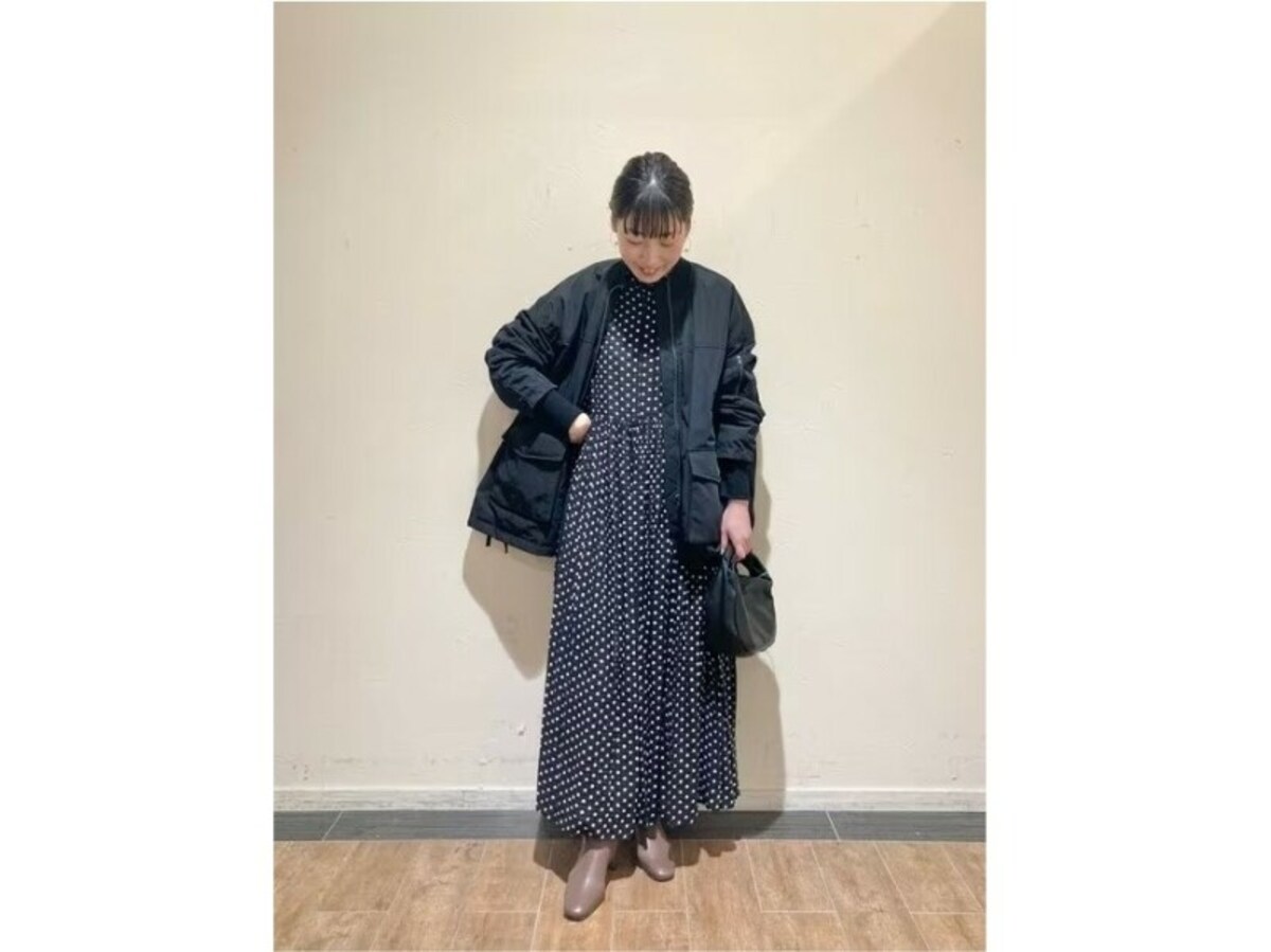 一枚でも、上からゆったりしたトップスを重ねても着られます　出典：WEAR