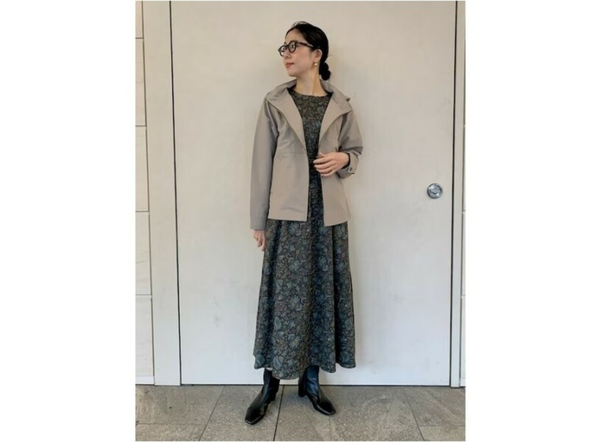 落ち着いたカラーでいろんな着まわしが楽しめるボタニカル柄ワンピ　出典：WEAR