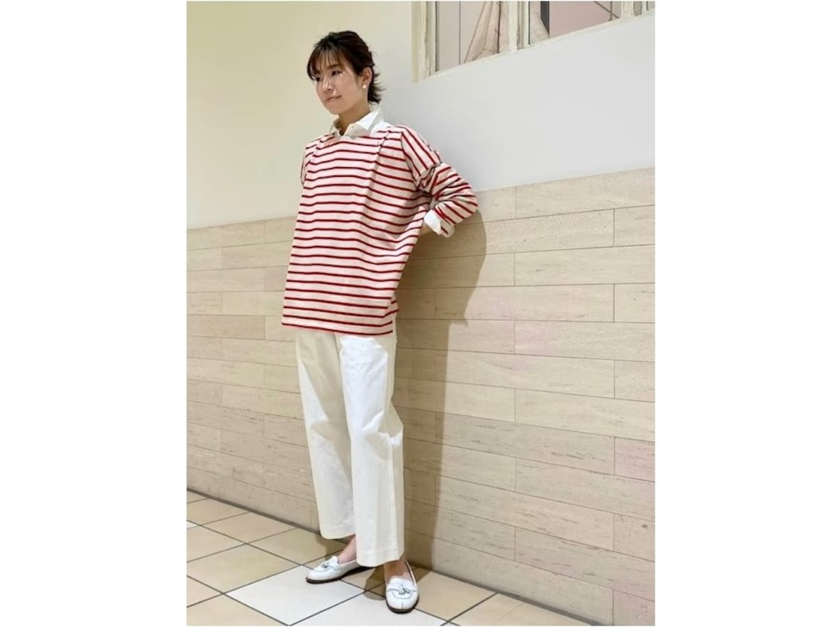 カジュアルなボーダーTも、色使いを絞るとすっきり大人っぽい印象に　出典：WEAR