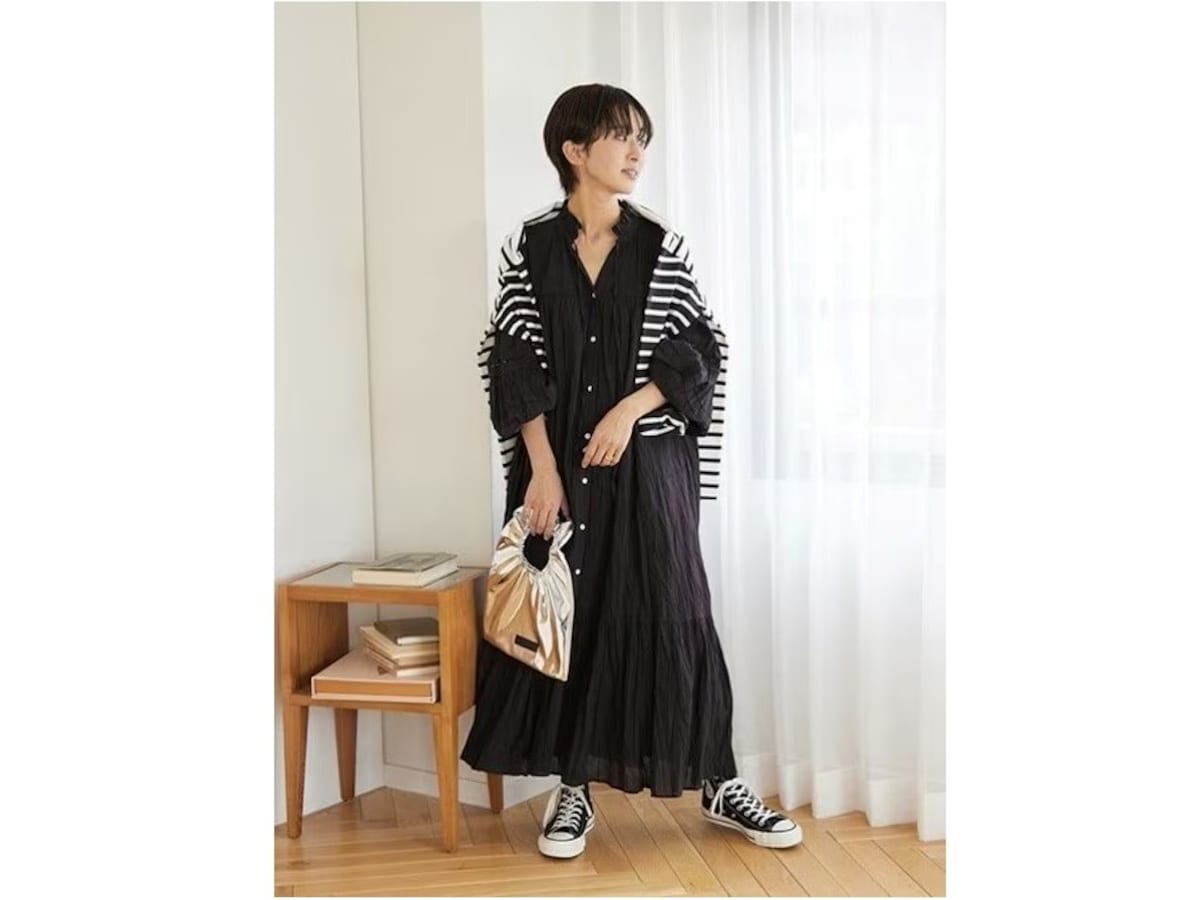 ボトムスとシューズの色が同じだと統一感を出しやすいです　出典：WEAR