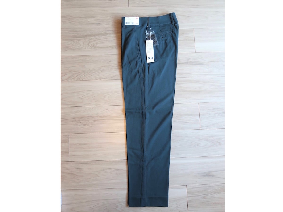 ユニクロ　ジャージースーツパンツ　4990円（税込）