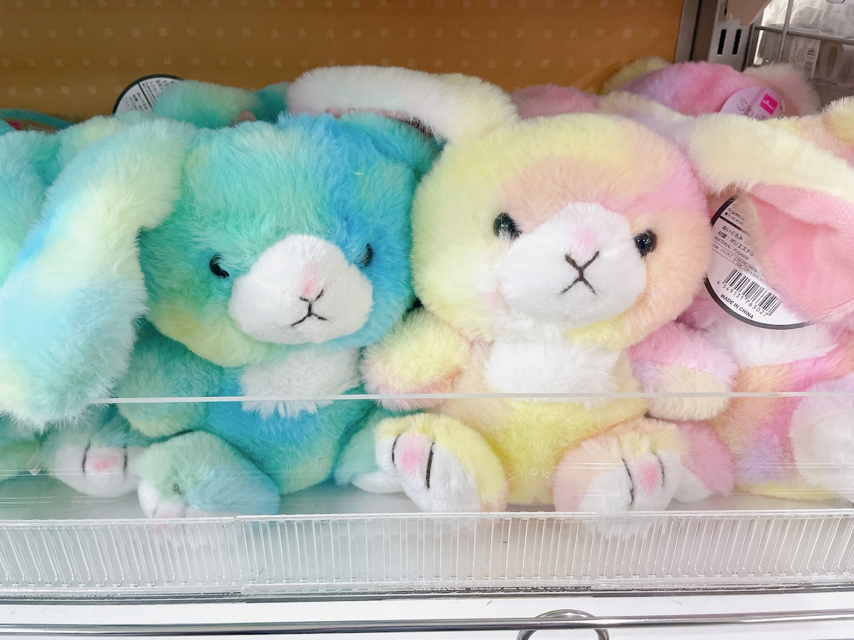 2色並べると映えるインテリアに「ぬいぐるみ（ウサギ）」