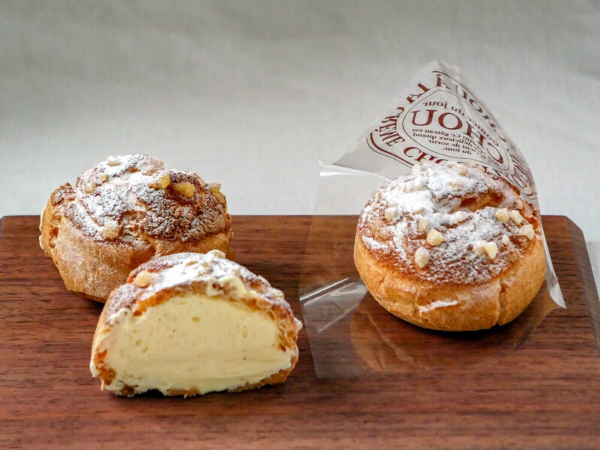 シュークリーム（税込216円）