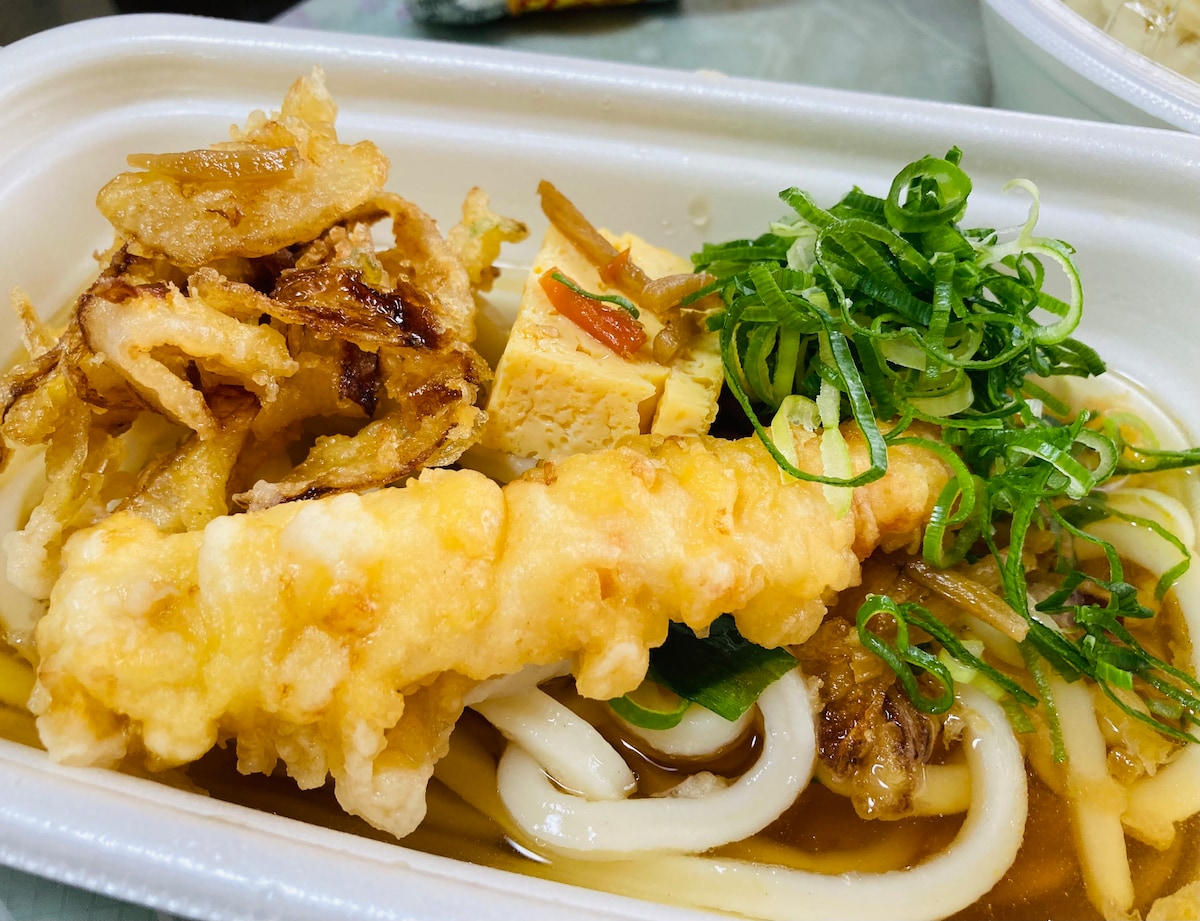 丸亀製麺の持ち帰り弁当「えび天うどん弁当」はサクッとシコシコ！注文方法と口コミ 