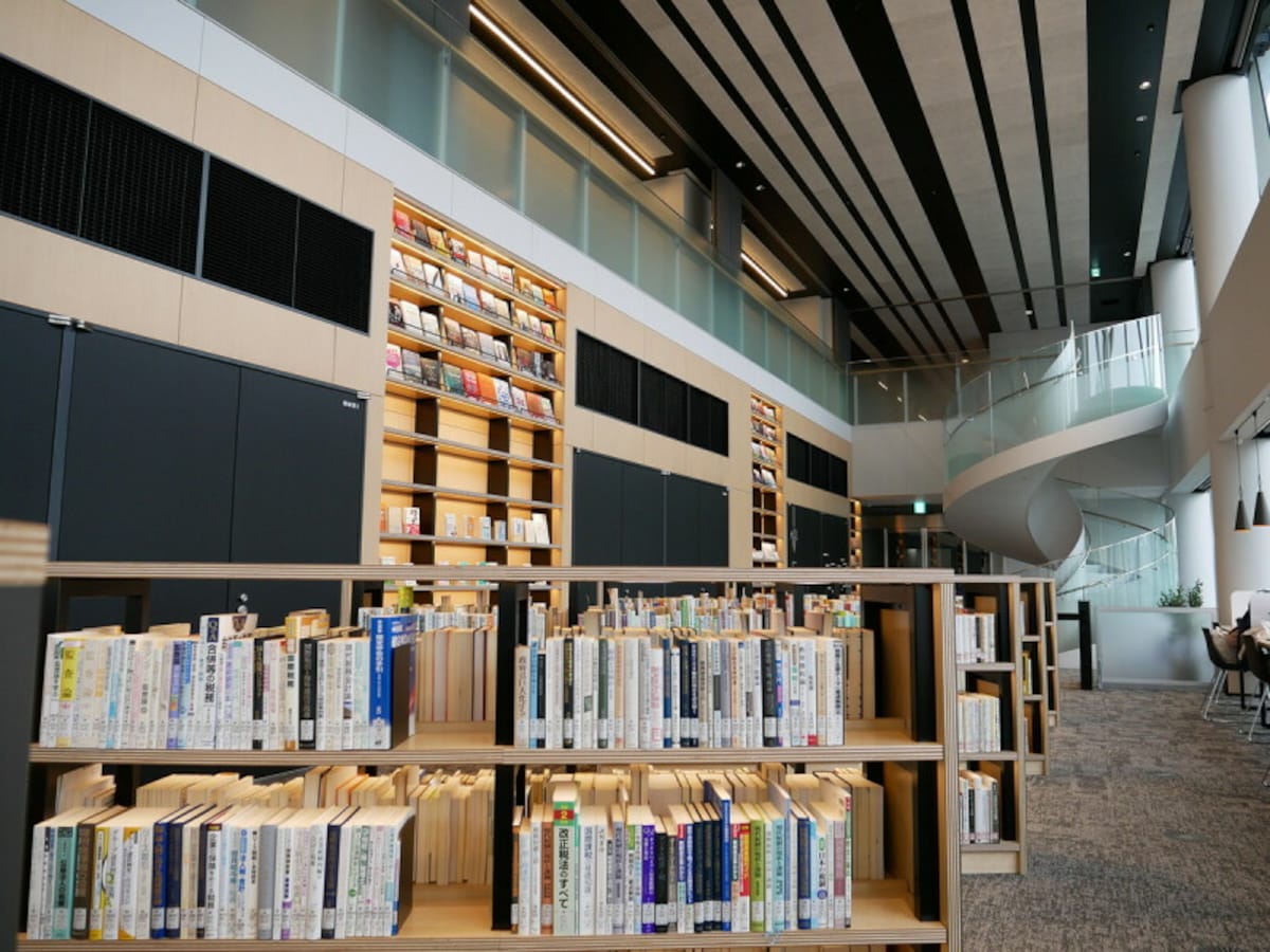 5階「デジタル図書室」の様子