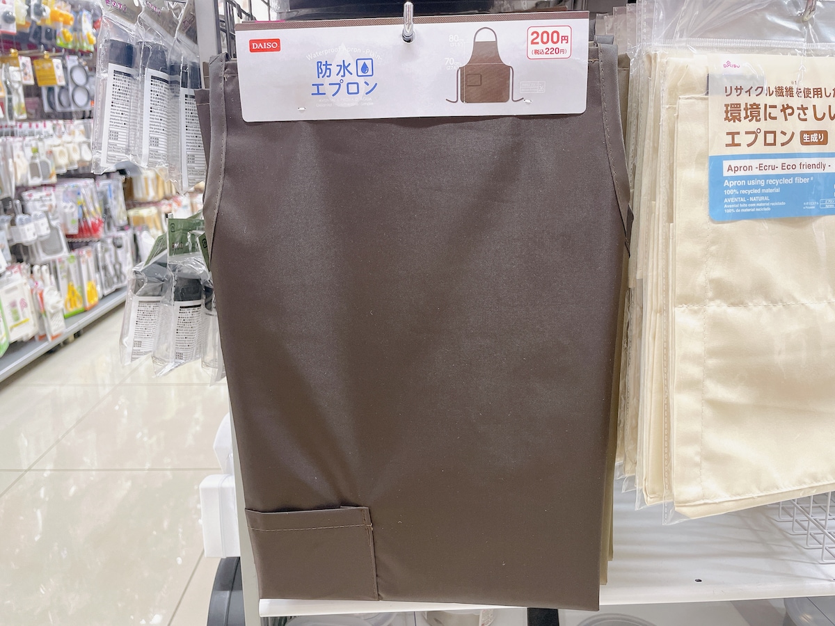 防水加工を施したエプロンは食事・DIYなどさまざまなシーンで活躍