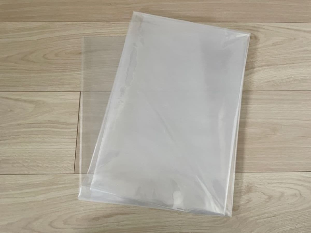 セリアの「クリアテーブルクロス」は雨避けカバーやカーテンとしても活用できる