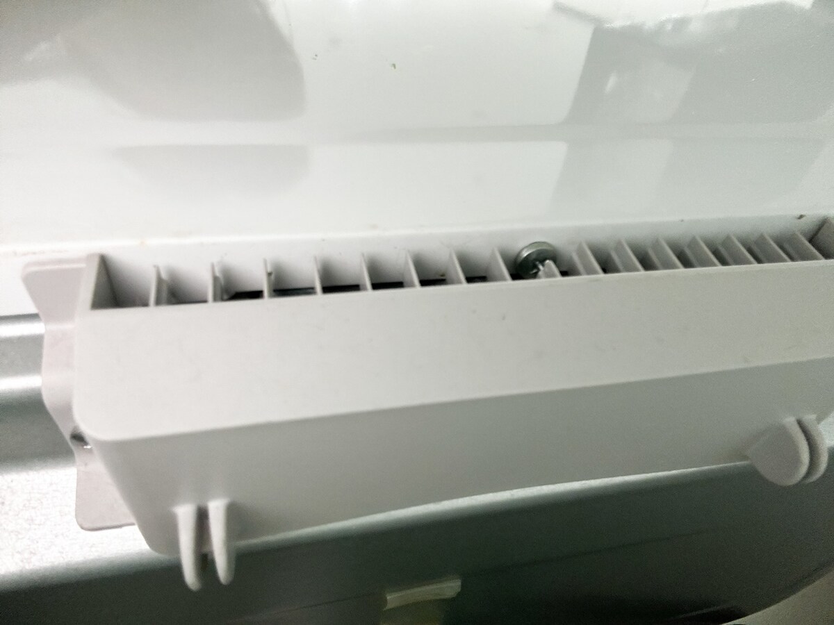 電子レンジ背面の掃除