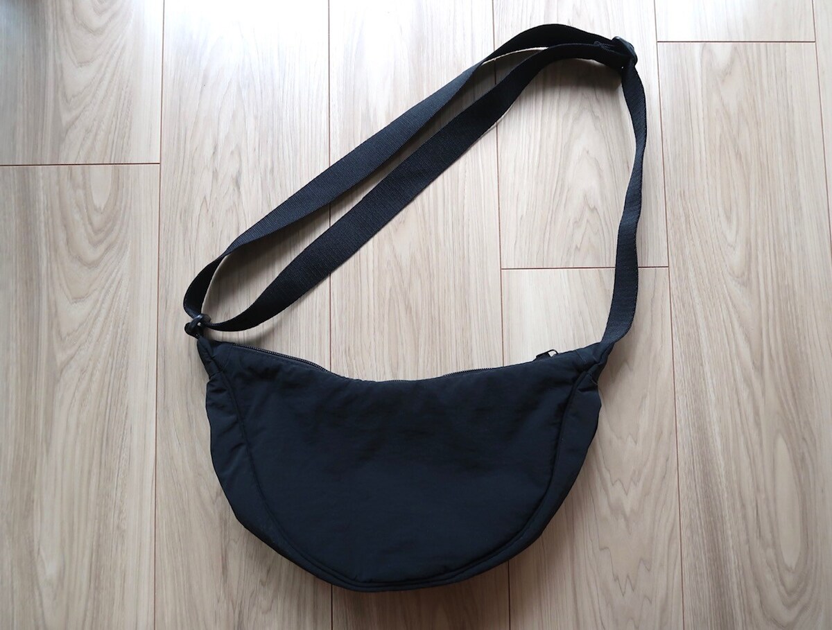 ユニクロ　ラウンドミニショルダーバッグ　1500円（税込）