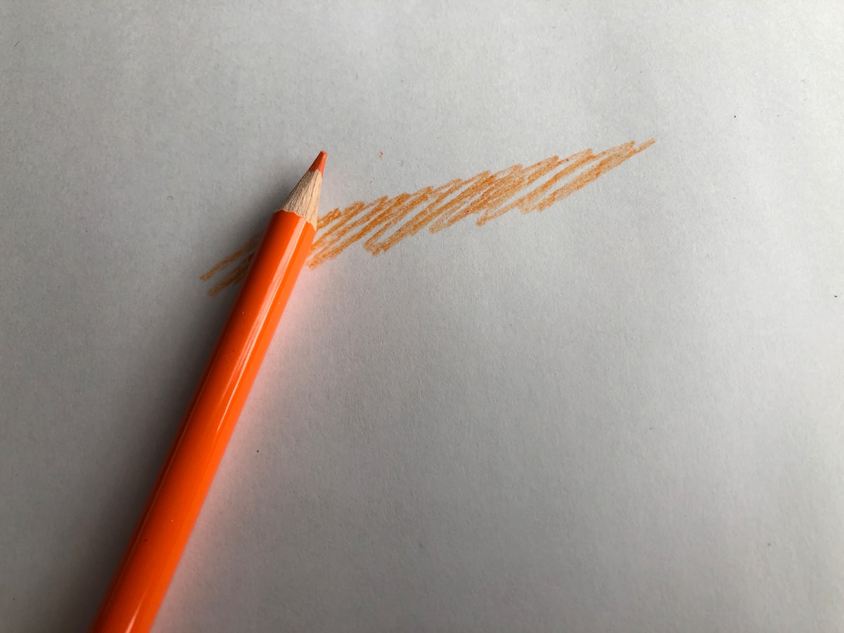 ダイソーの「ミニ色鉛筆」は滑らかな描き心地。発色もよい