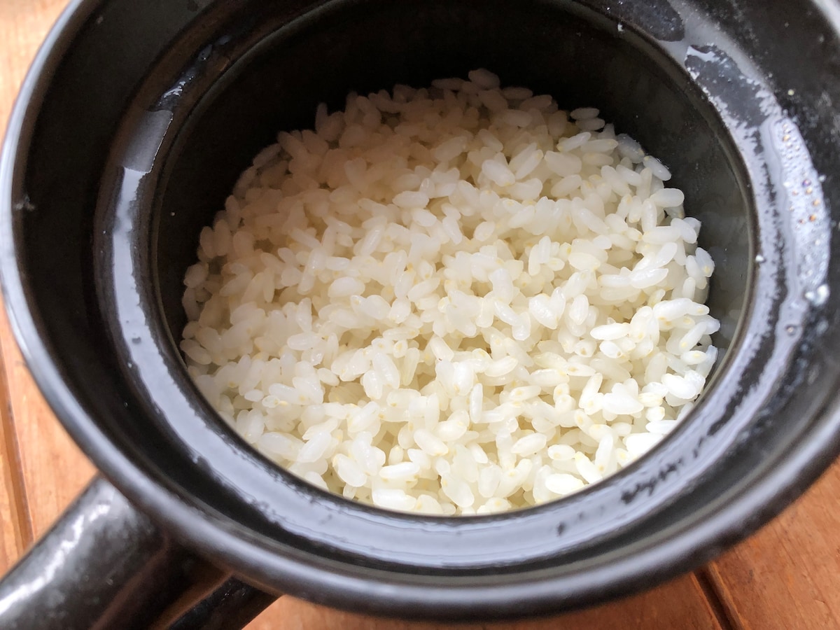 電子レンジから取り出して、蒸らした後のご飯