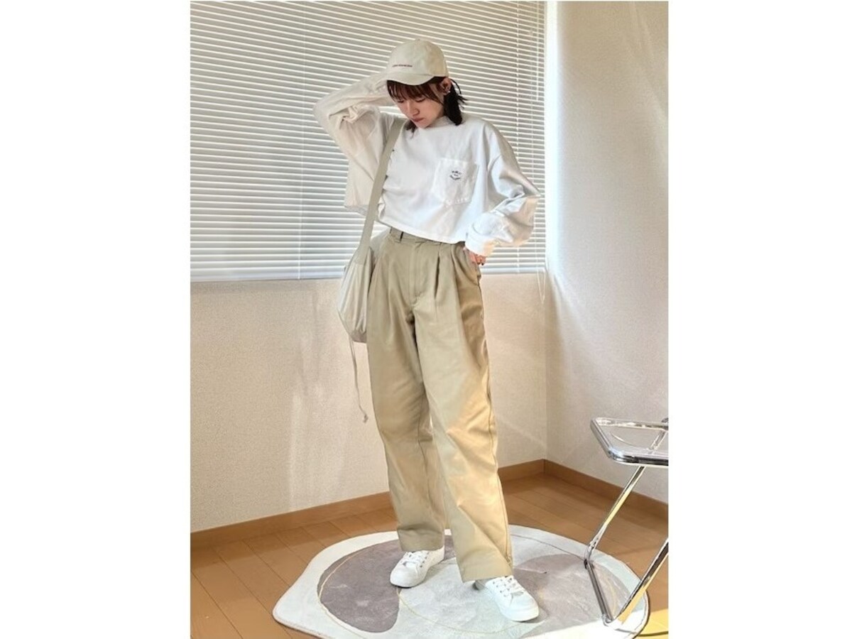 白っぽい色合いで、なるべく肌の出ない服装が安心です　出典：WEAR