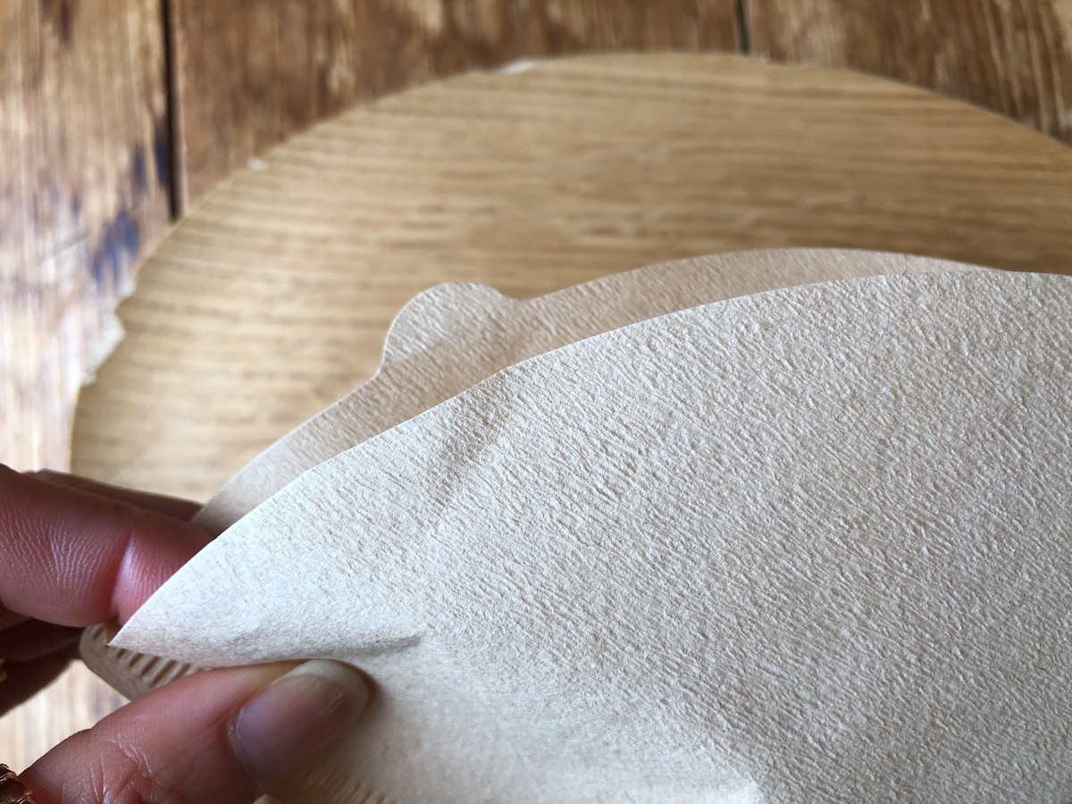 ダイソーの「円すい形ドリパー専用コーヒーフィルター」は出っ張りがあって、開きやすい