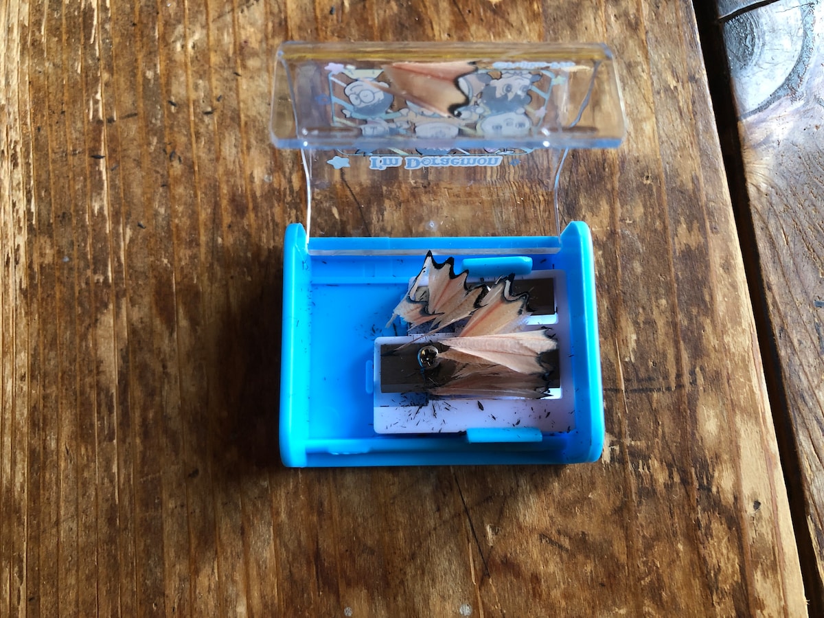 ケースのふたが開くので、削りかすも捨てやすい