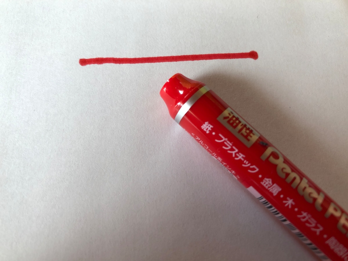 「ノック式油性マーカー ハンディ・エス」は細字とあるものの、実は筆記線は太め