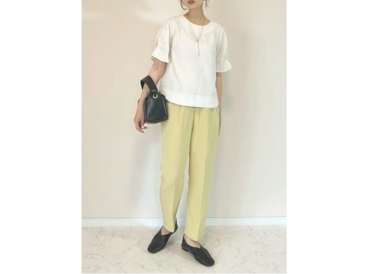 シワになりにくいイージーケア素材は使いやすくて◎ 出典:WEAR