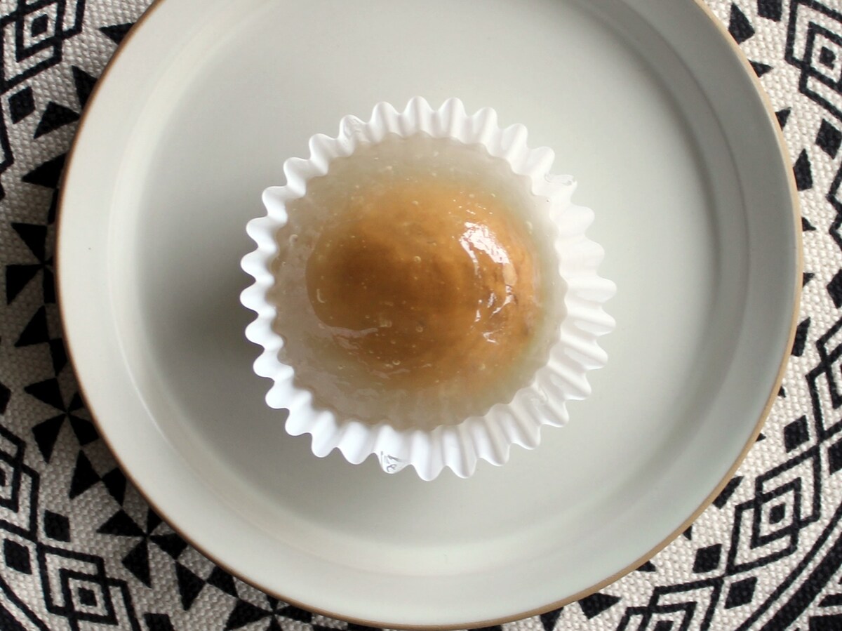 ローソン「わらび餅で包んだ　きなこ玉（黒蜜入り）」