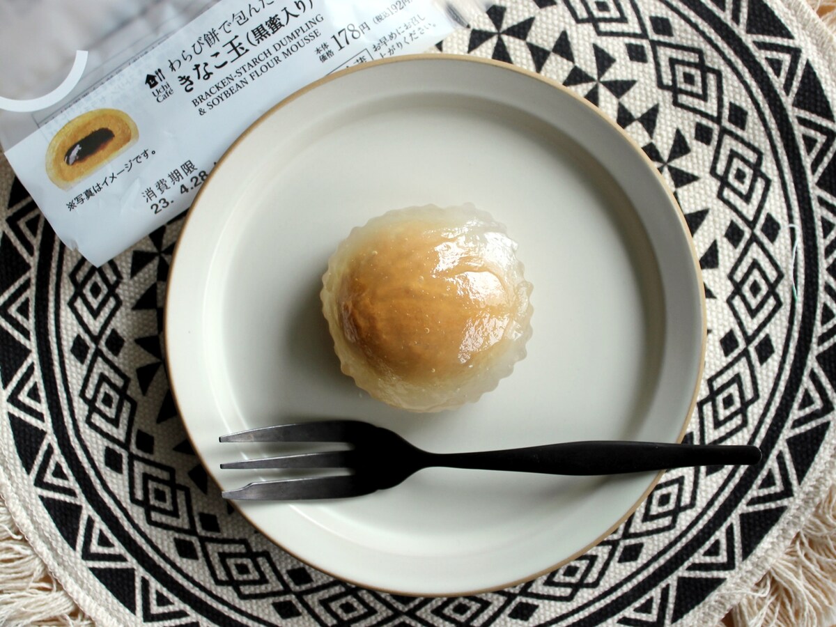 ローソン「わらび餅で包んだ　きなこ玉（黒蜜入り）」