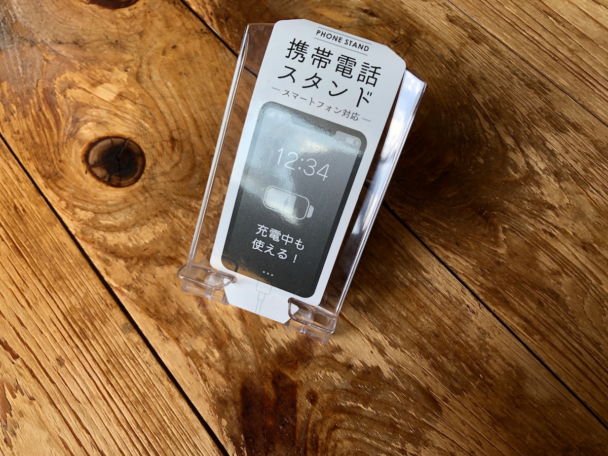 キャンドゥの「携帯電話スタンド　スマートフォン対応」