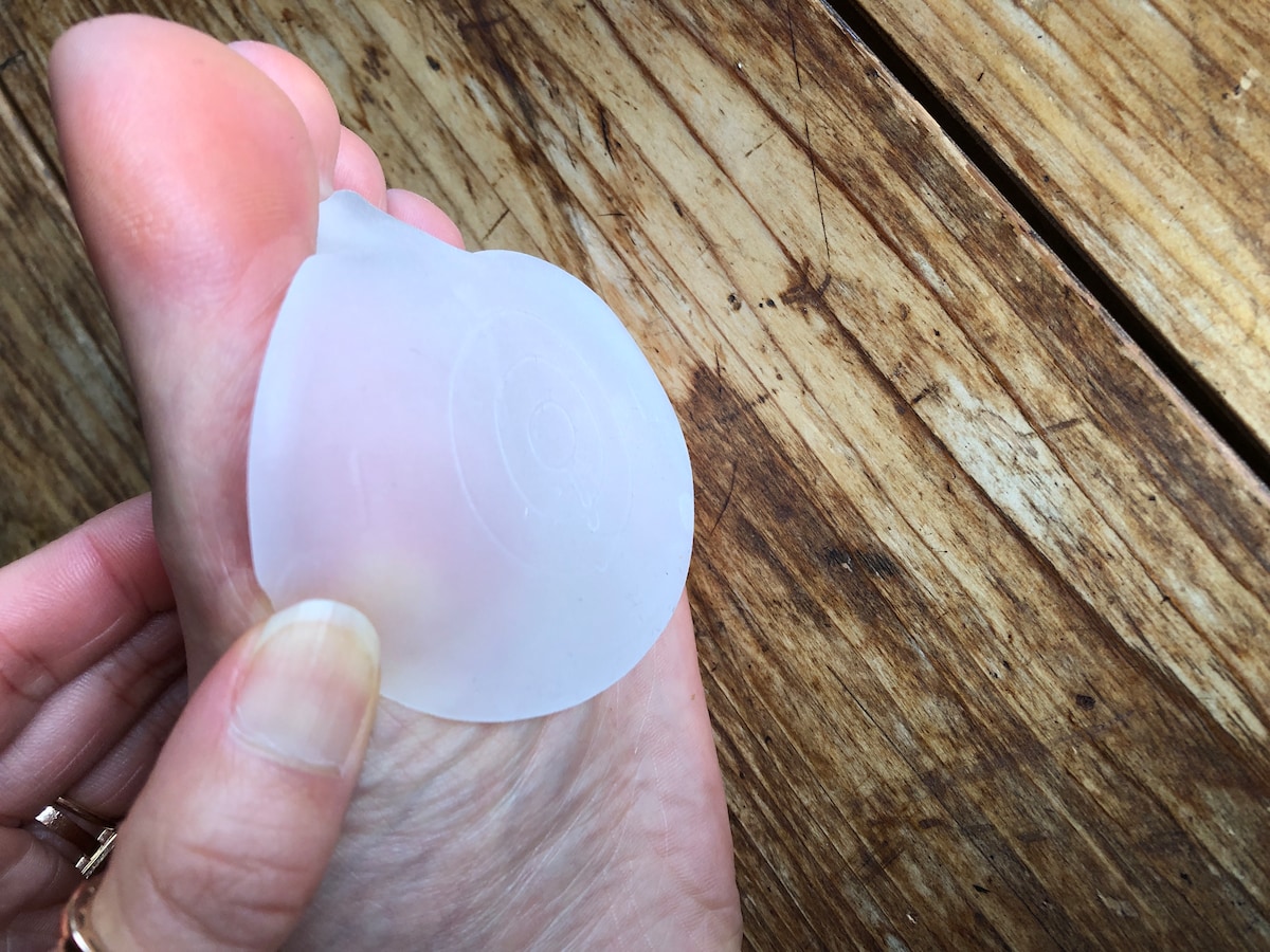 キャンドゥの「足裏保護パッド」はそのままでははがれてしまう