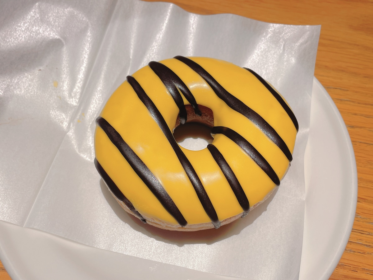イエロー×ブラウンカラーがかわいい「バナナクリームドーナツ」