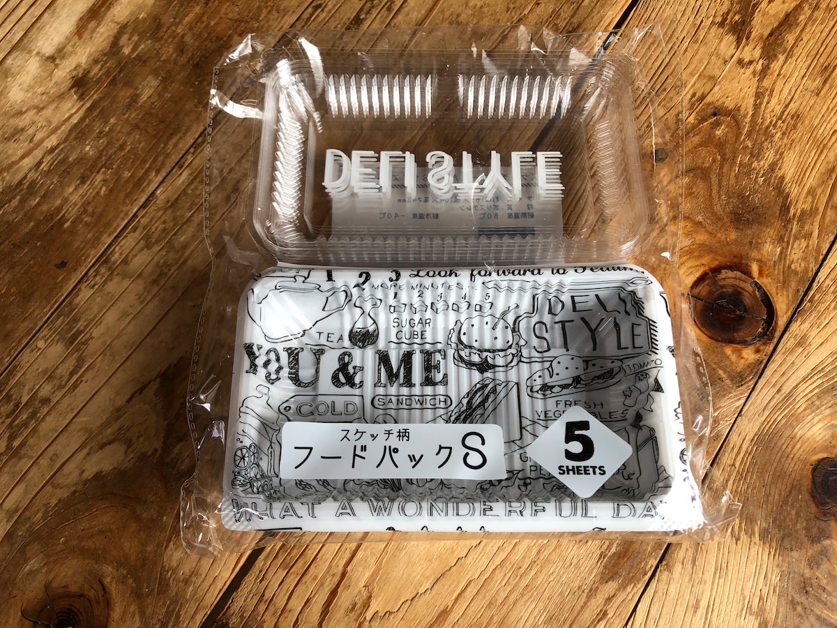 セリアの「スケッチ柄フードバックSサイズ」