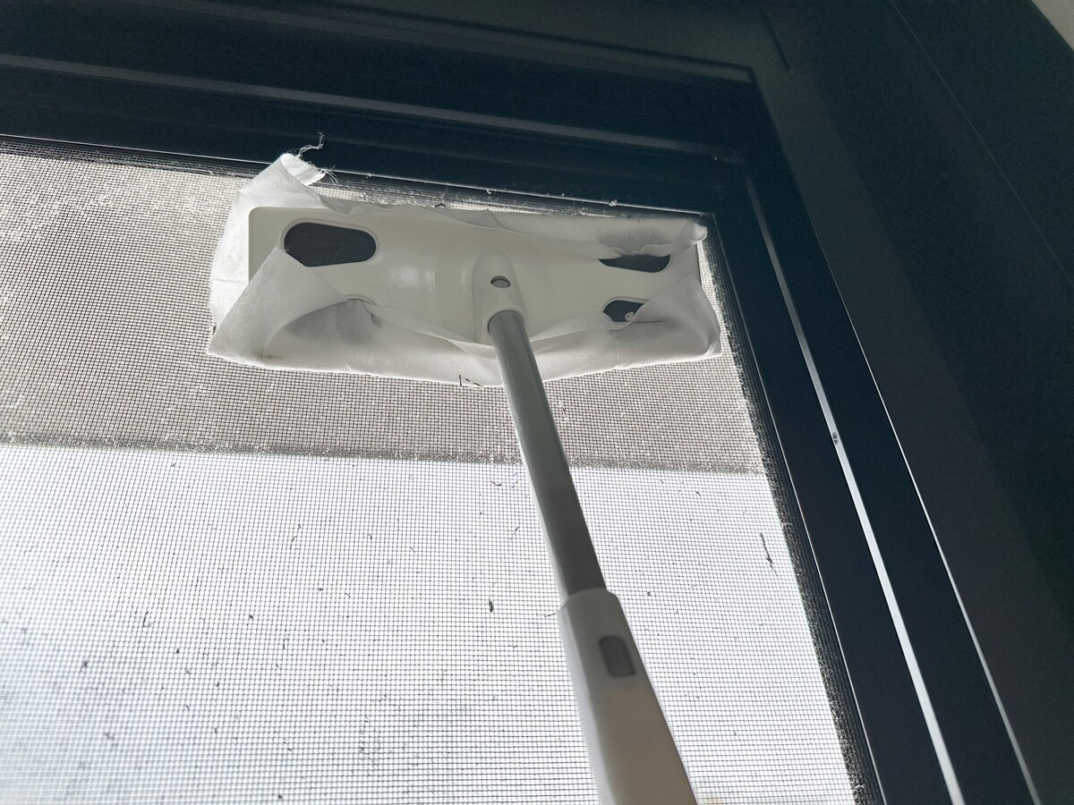梅雨前に網戸掃除