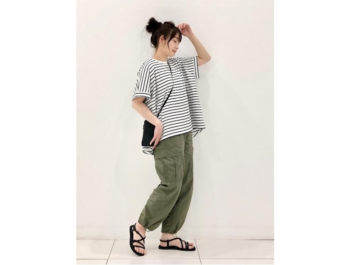 気になる二の腕もしっかりカバー＆ゆるっとしたサイズ感も楽ちん　出典：StyleHint
