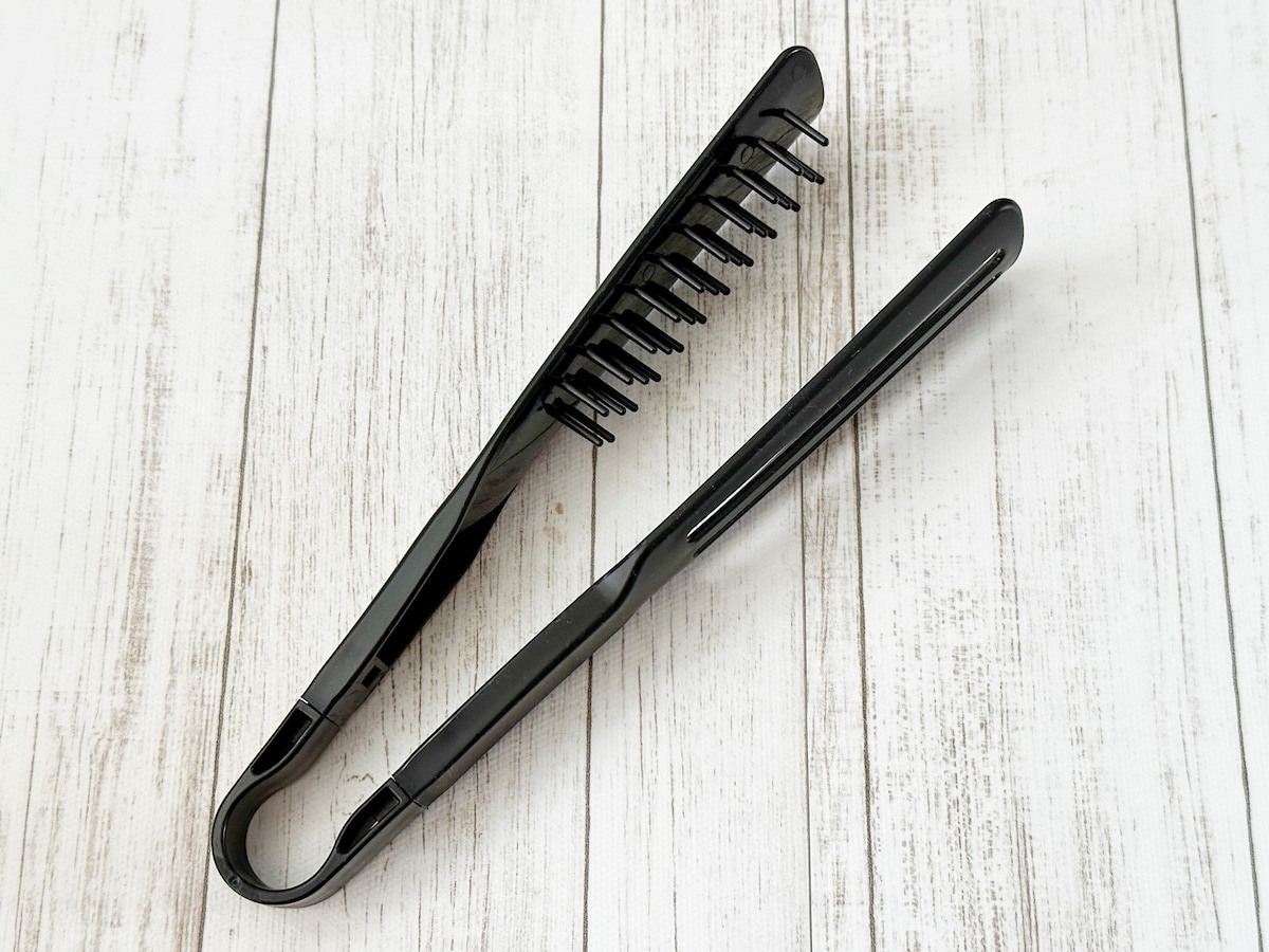 ダイソーの「ヘアトングブラシ」