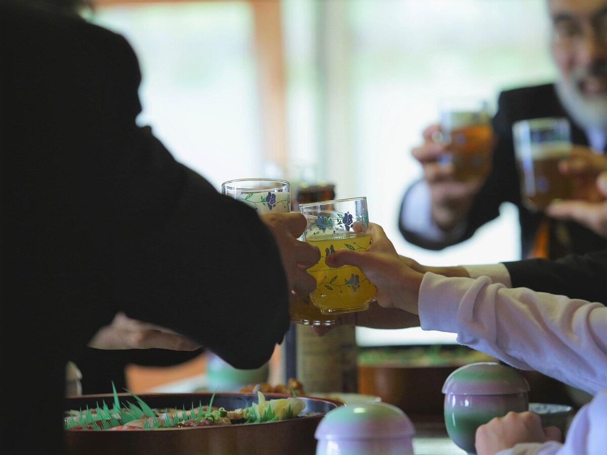 酔っ払いはお葬式につきものなのか？
