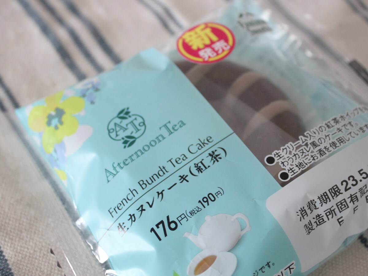 ファミリーマート「生カヌレケーキ（紅茶）」