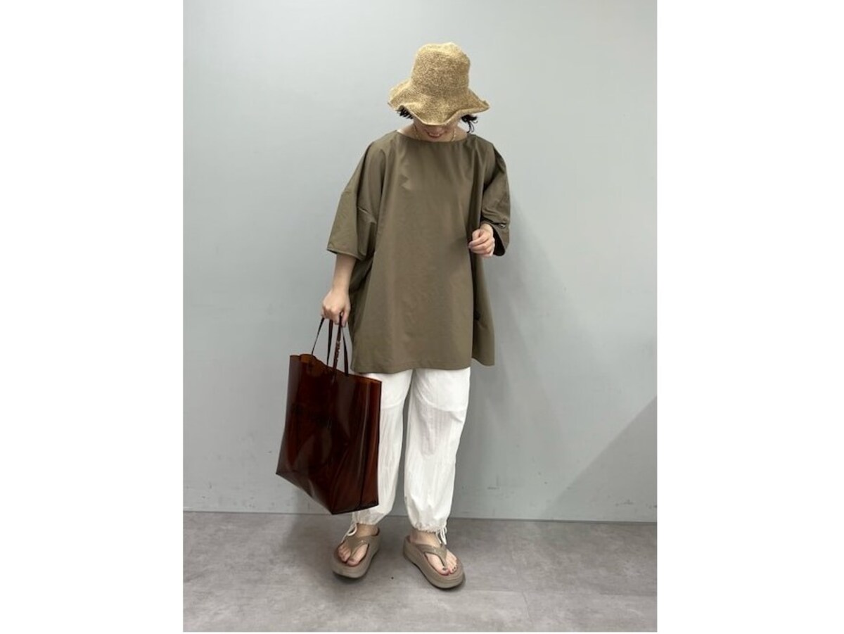 水に濡れても平気なラッシュガードはフェスにもおすすめ　出典：WEAR